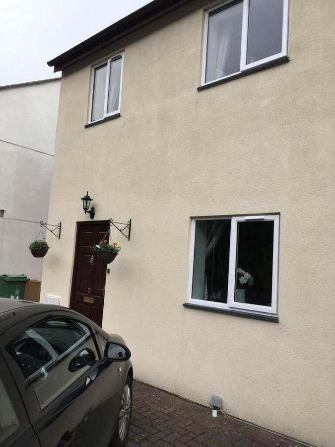 Stunning House In Felinheli Marina