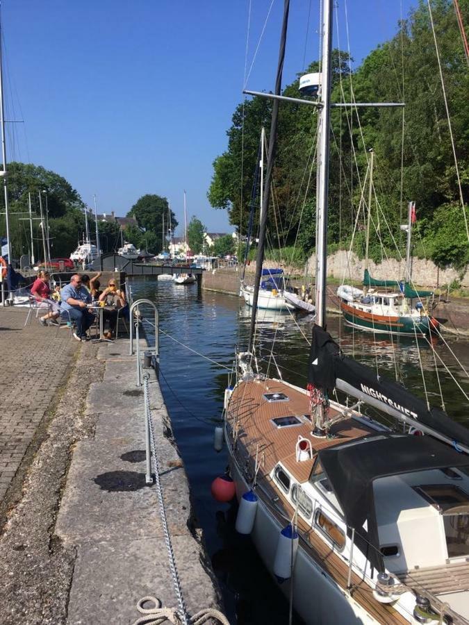 Stunning House In Felinheli Marina *